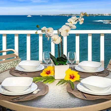 Ocean Echoes: Kona'S Oceanfront Family Oasis